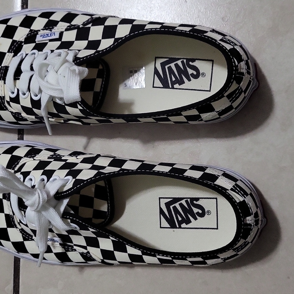 Vans - Picture 3 of 10
